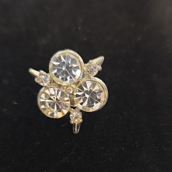 Jewelry - #616 Vintage Elegant Silver Tone Pin